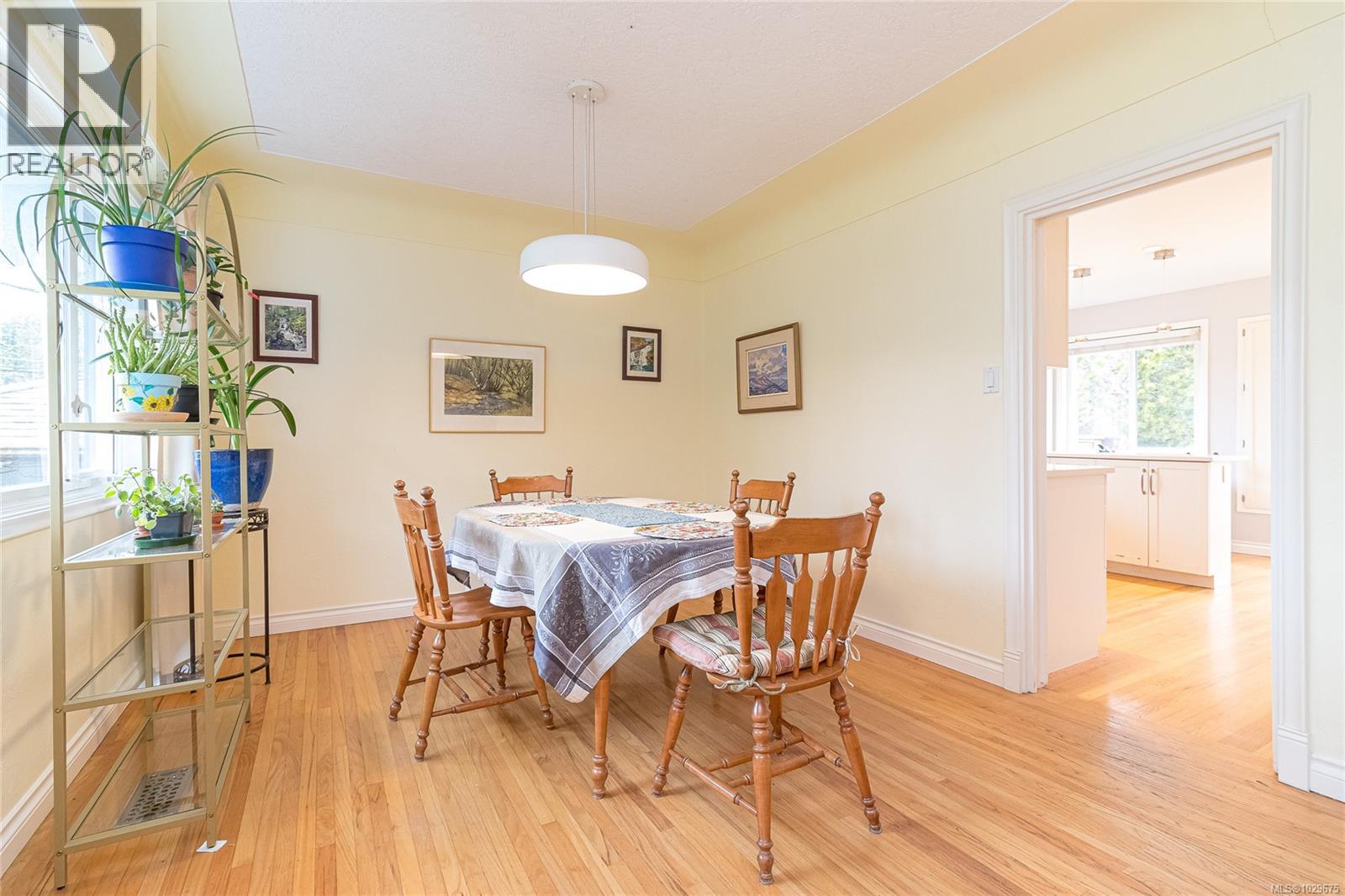 1052 CRAIGFLOWER RD - 13