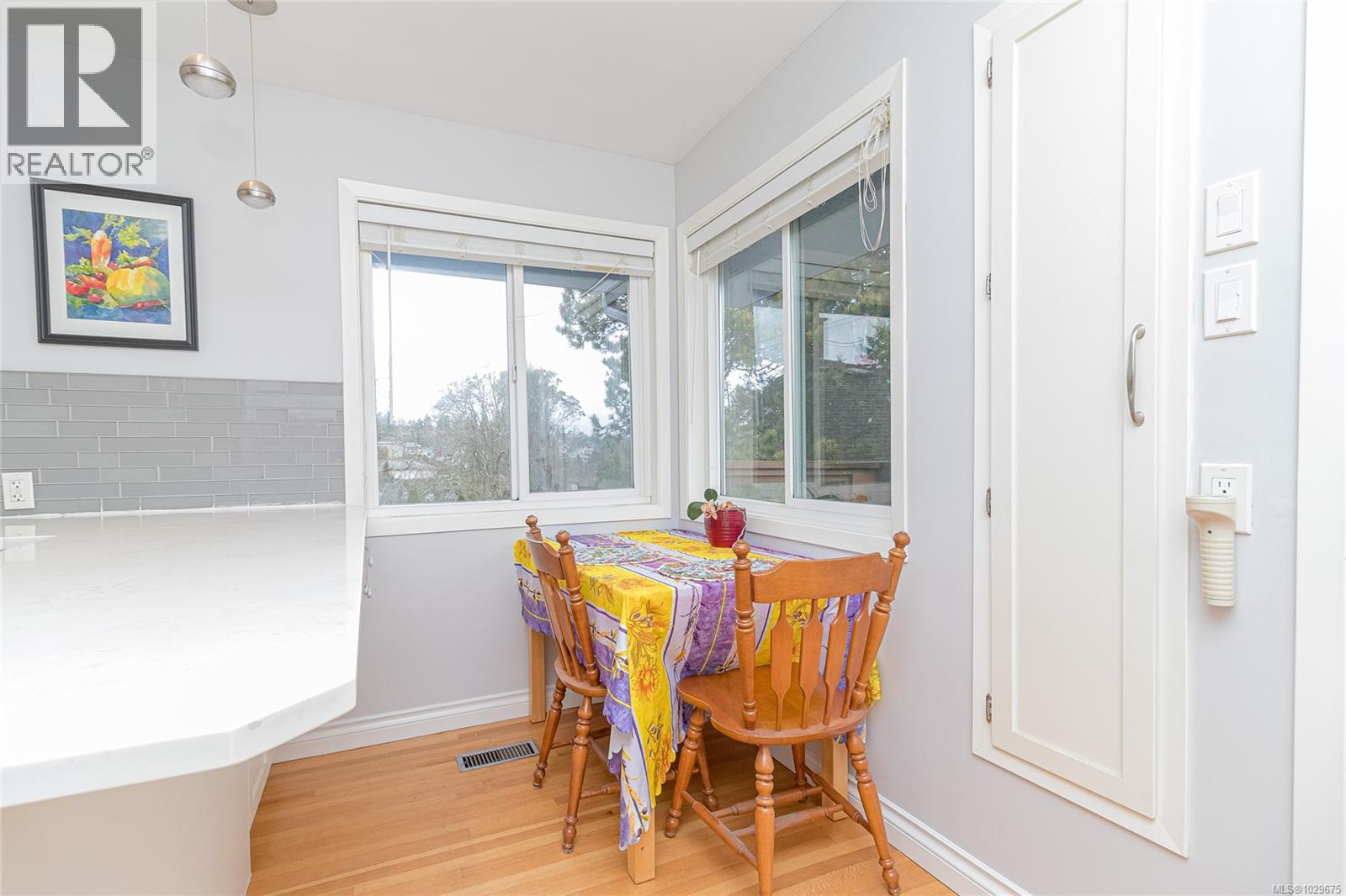 1052 CRAIGFLOWER RD - 18