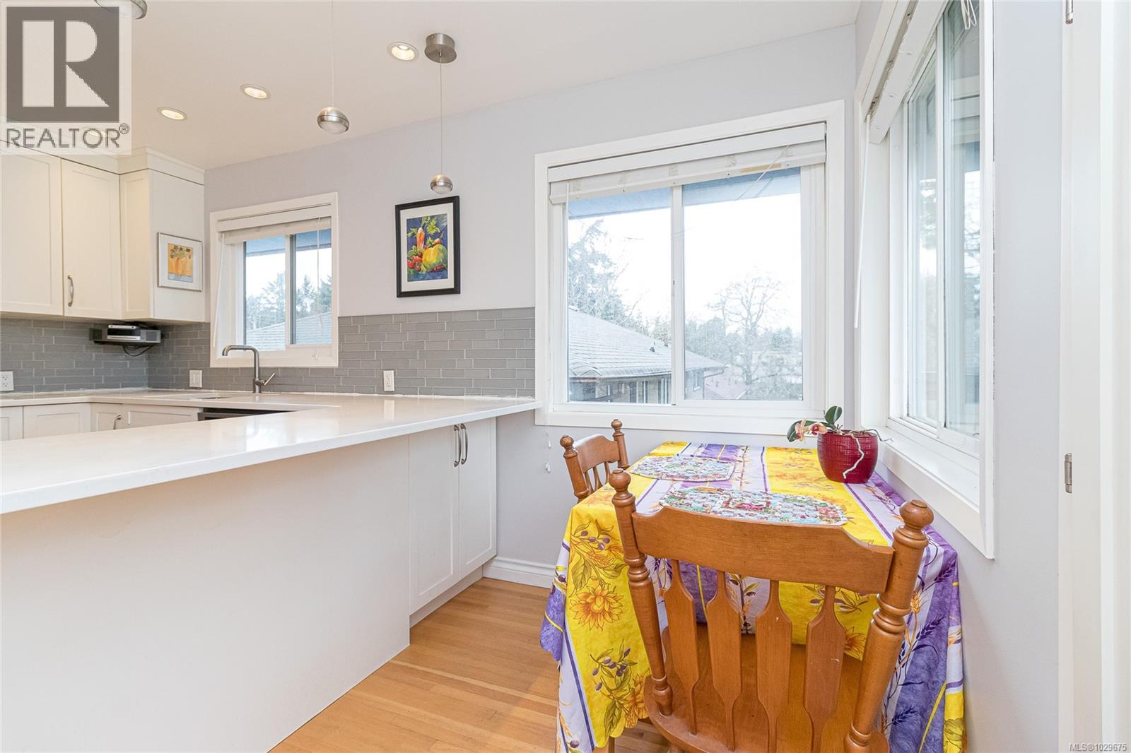 1052 CRAIGFLOWER RD - 19