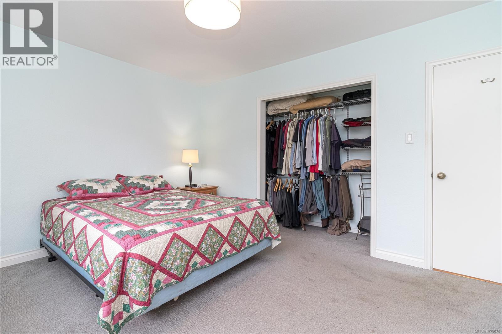 1052 CRAIGFLOWER RD - 21