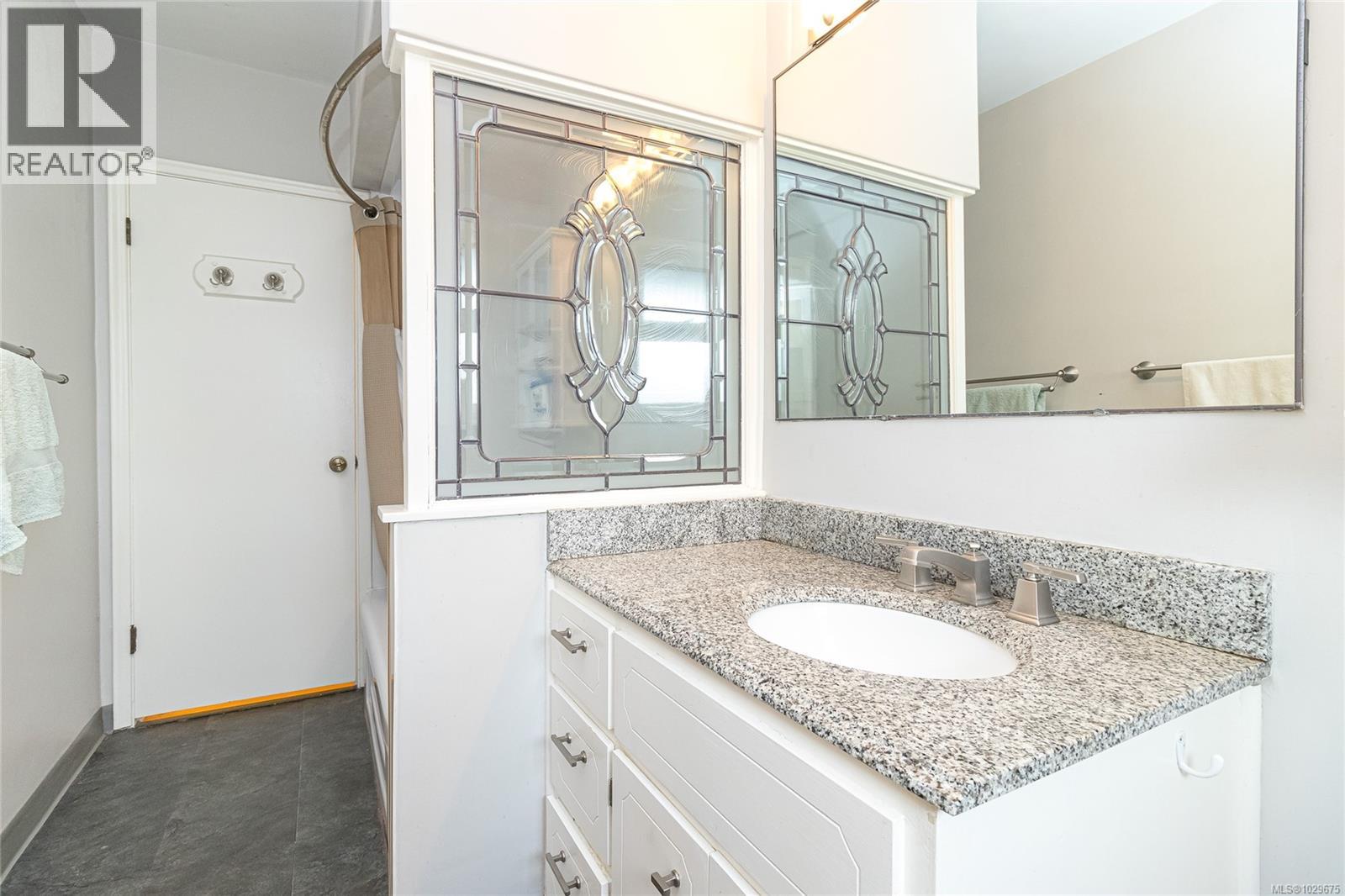 1052 CRAIGFLOWER RD - 24