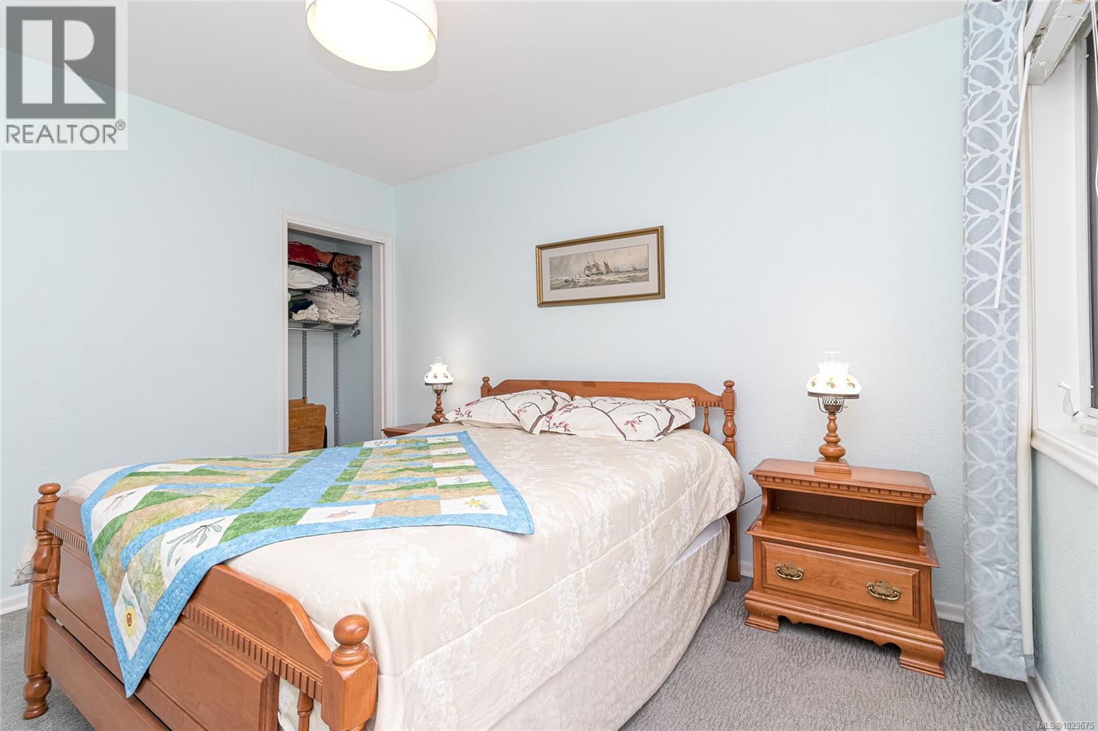 1052 CRAIGFLOWER RD - 26