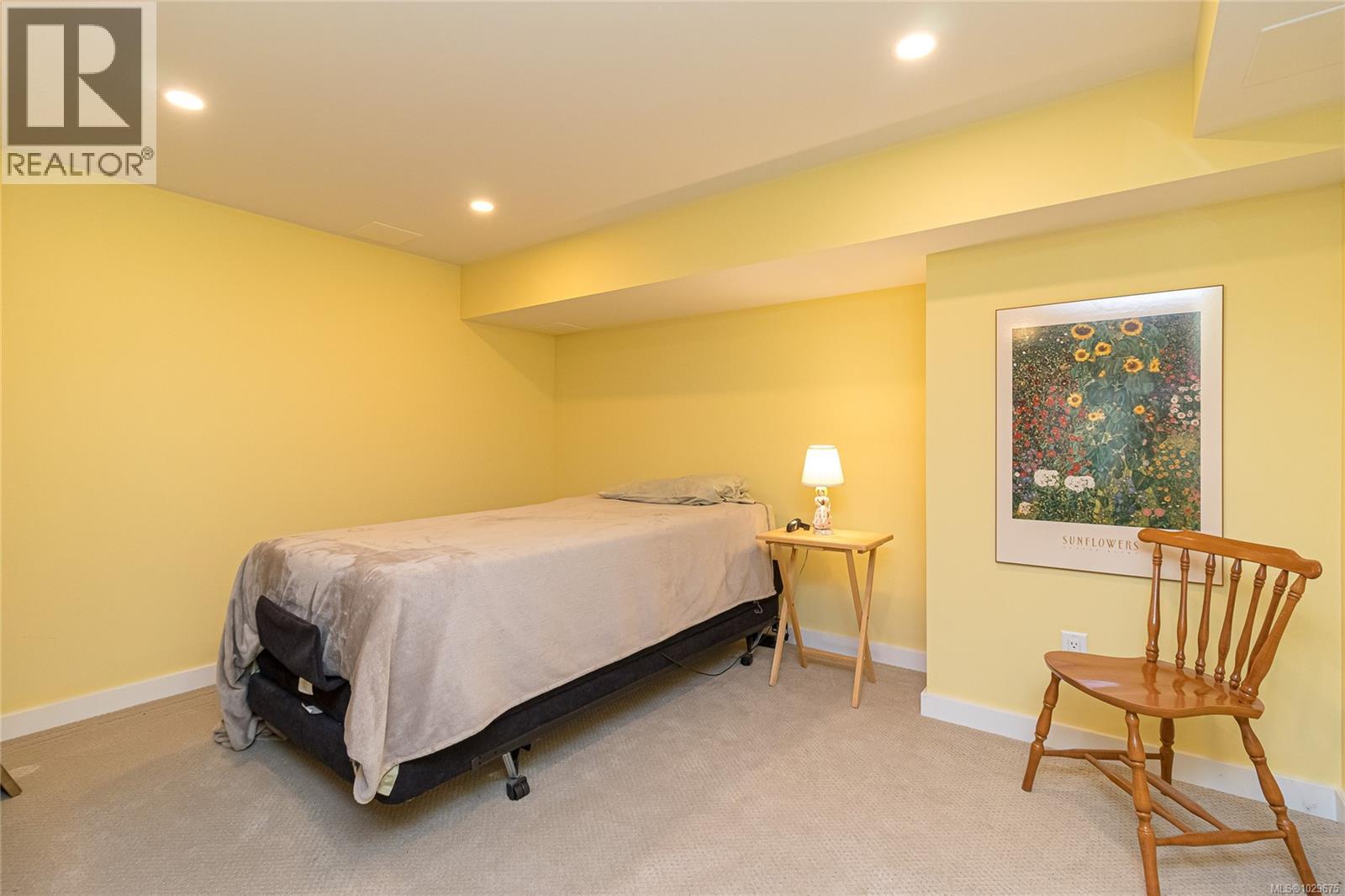 1052 CRAIGFLOWER RD - 28