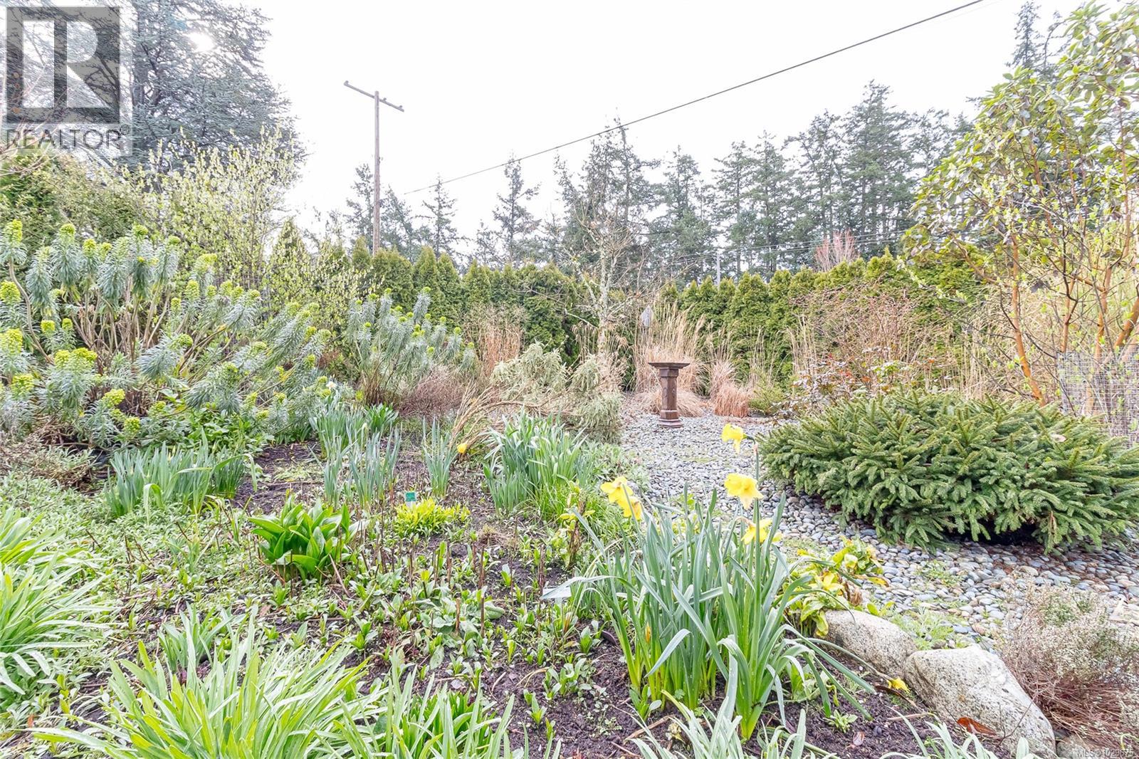 1052 CRAIGFLOWER RD - Image 3