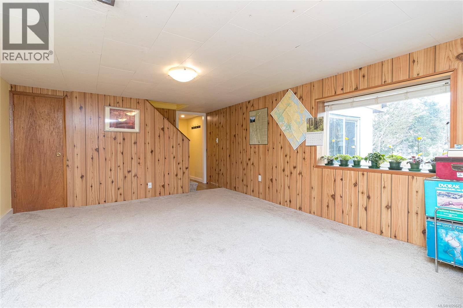 1052 CRAIGFLOWER RD - 31