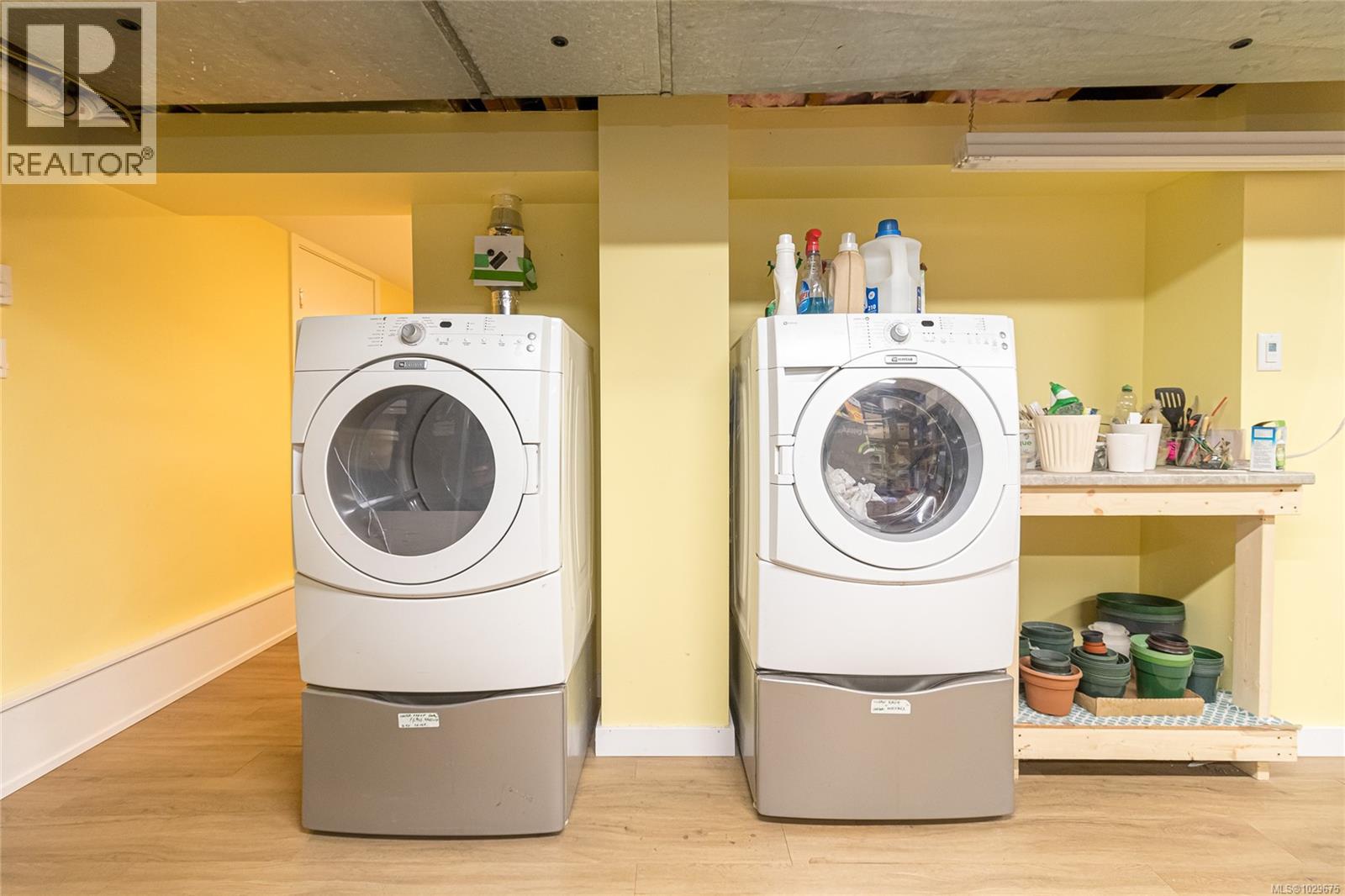 1052 CRAIGFLOWER RD - 33