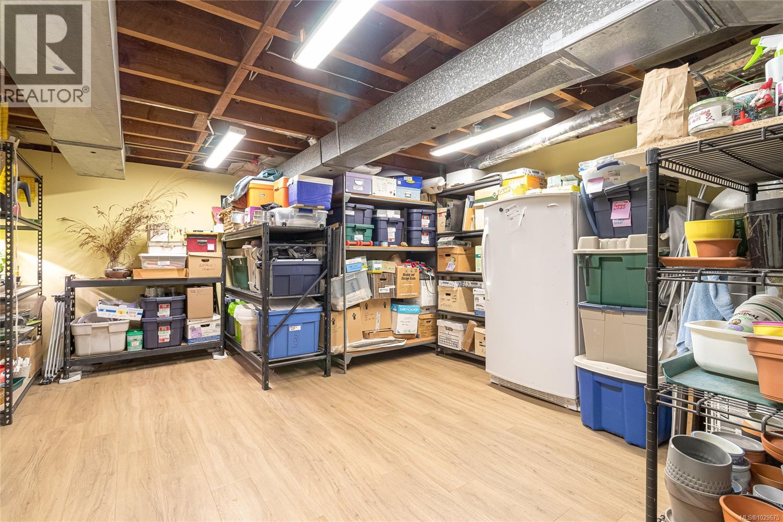 1052 CRAIGFLOWER RD - 34