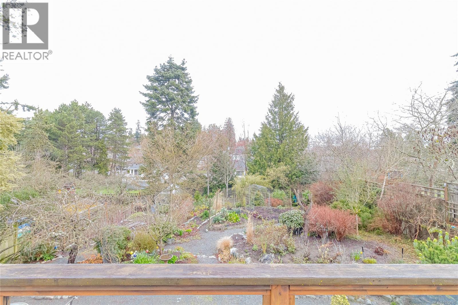 1052 CRAIGFLOWER RD - 38