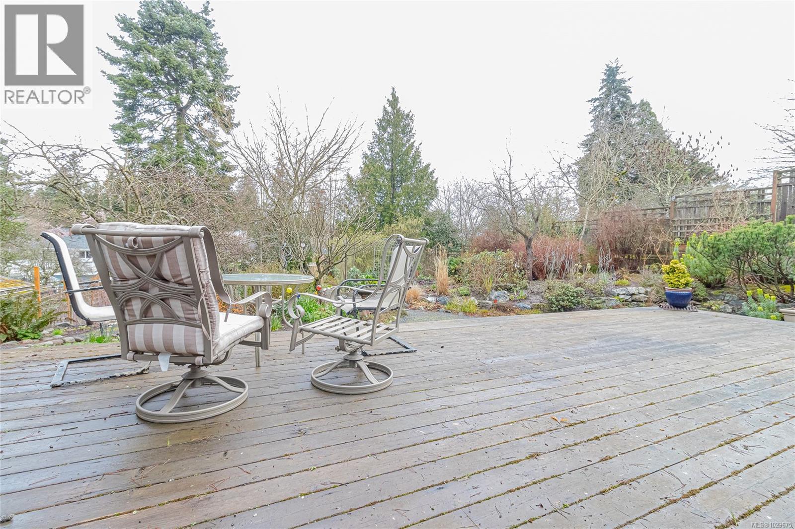 1052 CRAIGFLOWER RD - 39