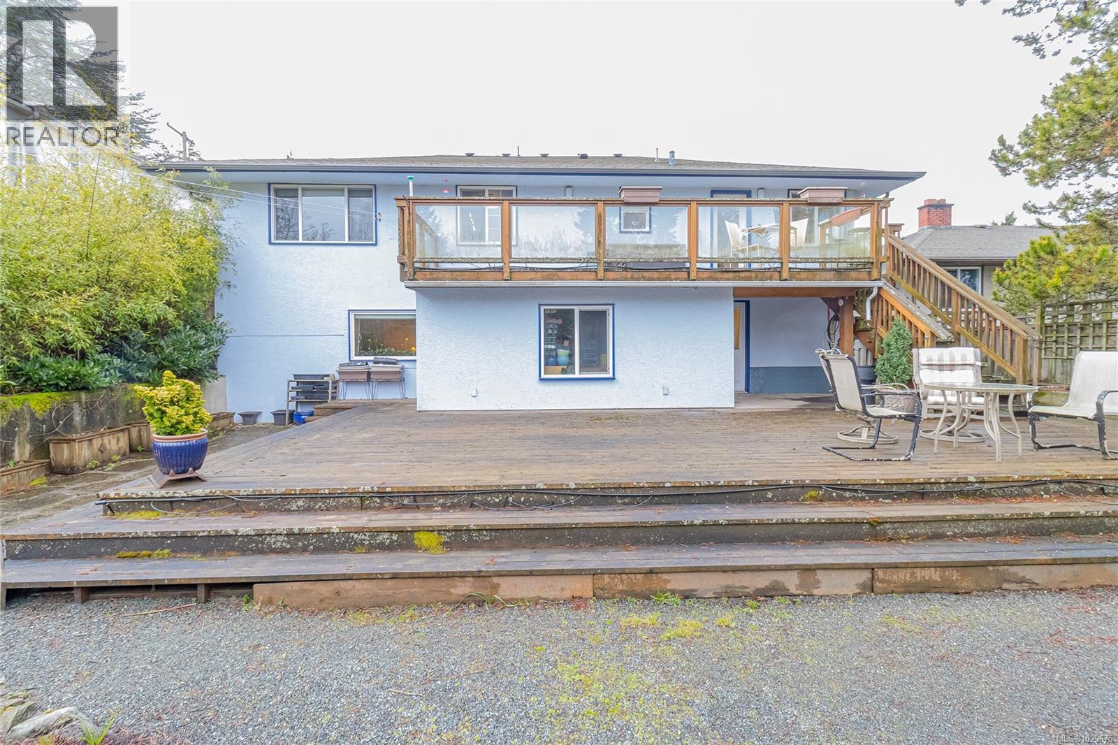 1052 CRAIGFLOWER RD - 40