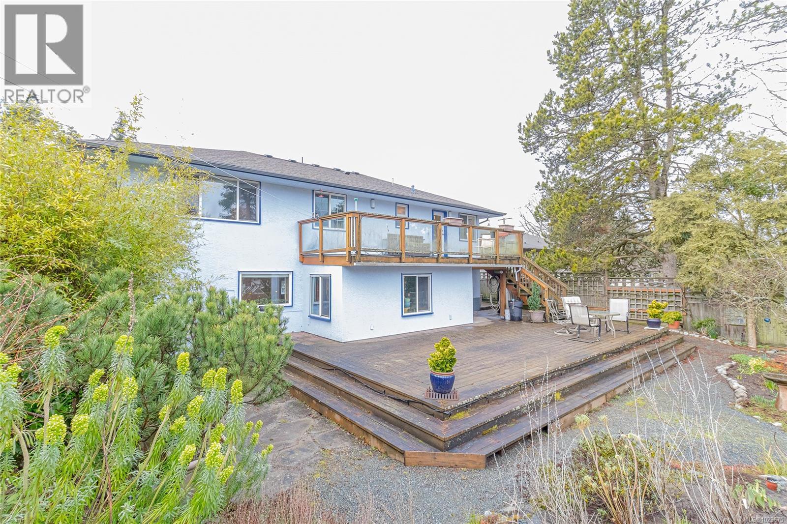 1052 CRAIGFLOWER RD - 41