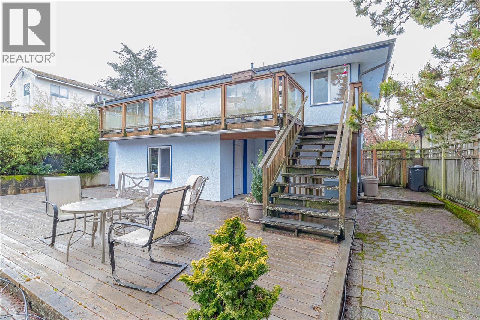 1052 CRAIGFLOWER RD - 42