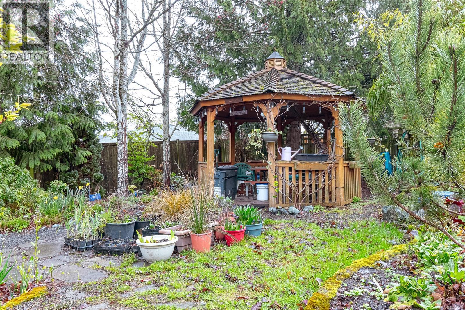 1052 CRAIGFLOWER RD - 45