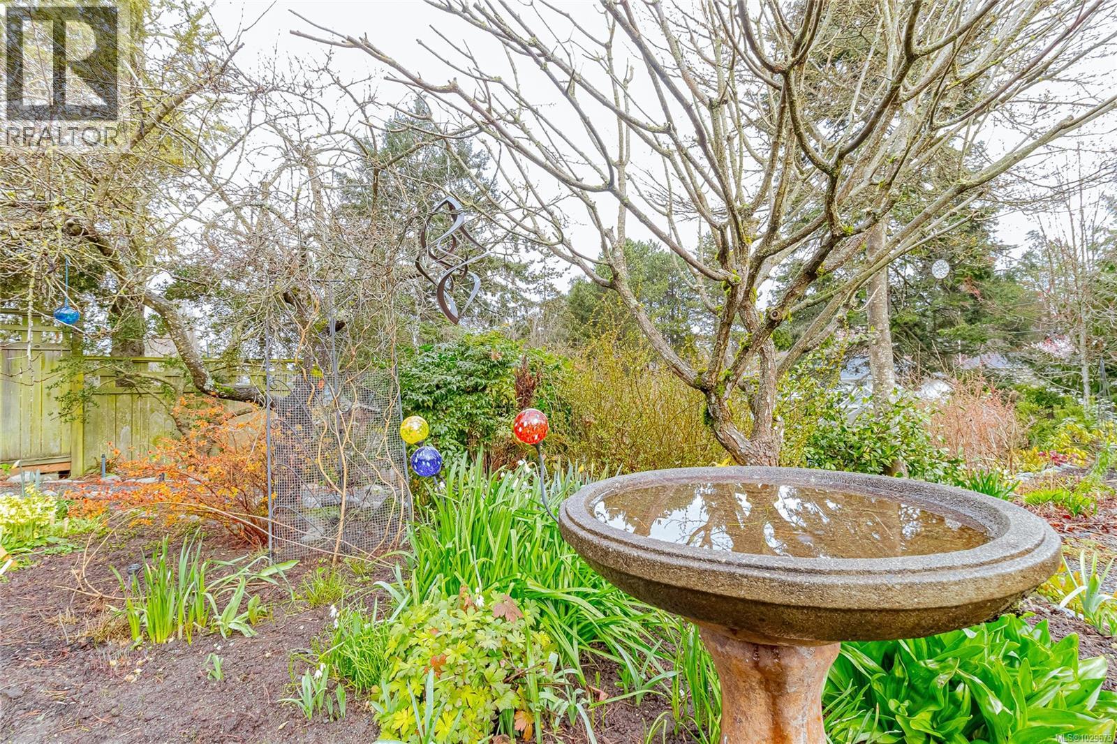 1052 CRAIGFLOWER RD - 47