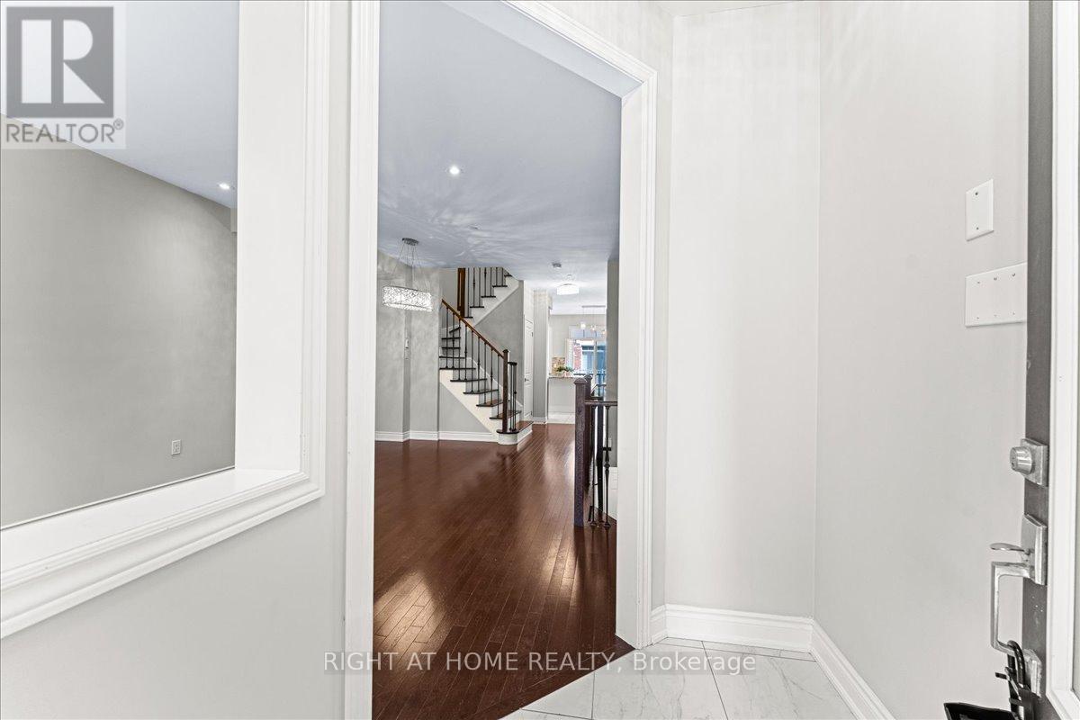 Single Family House for Sale in    MAJOR MACKENZIE DRIVE Vaughan (Patterson) 