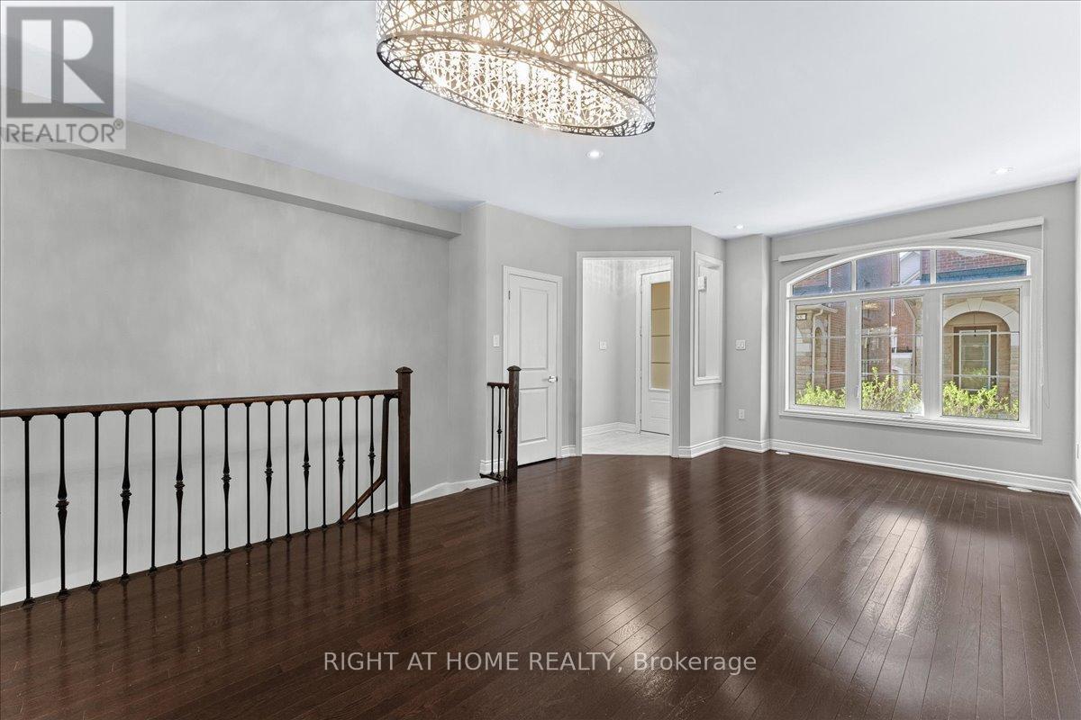 Single Family House for Sale in    MAJOR MACKENZIE DRIVE Vaughan (Patterson) 