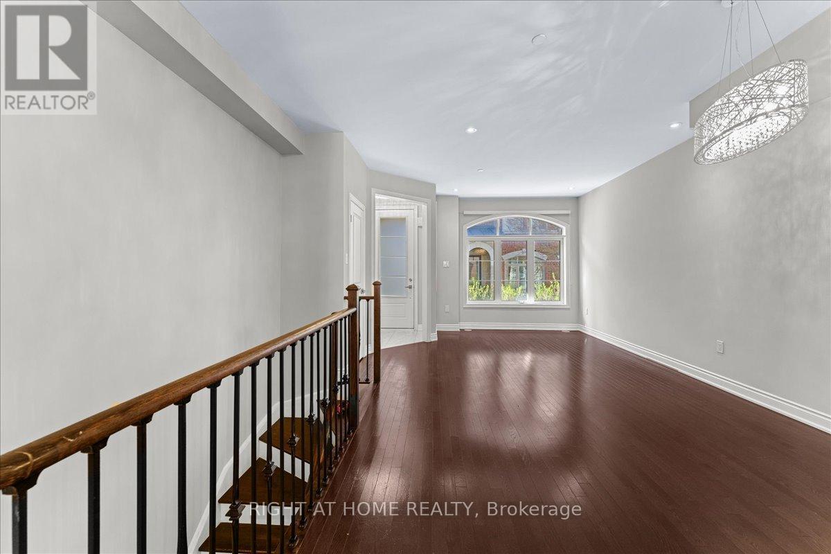 Single Family House for Sale in    MAJOR MACKENZIE DRIVE Vaughan (Patterson) 