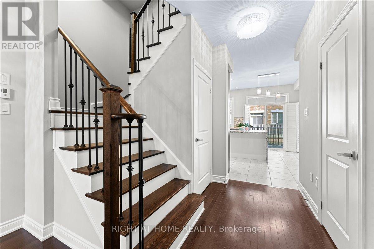 Single Family House for Sale in    MAJOR MACKENZIE DRIVE Vaughan (Patterson) 