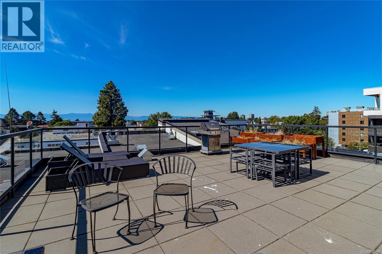 402 1121 Fort Street, Victoria