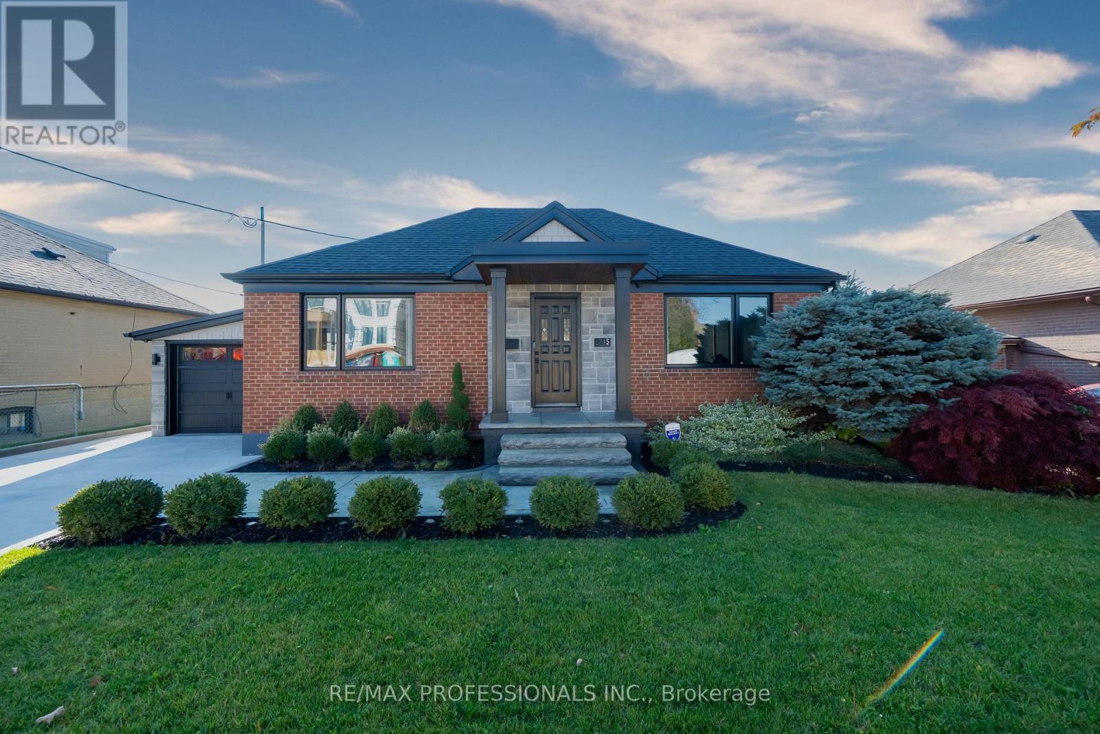 Listing photo of 745 GLENGROVE AVENUE W