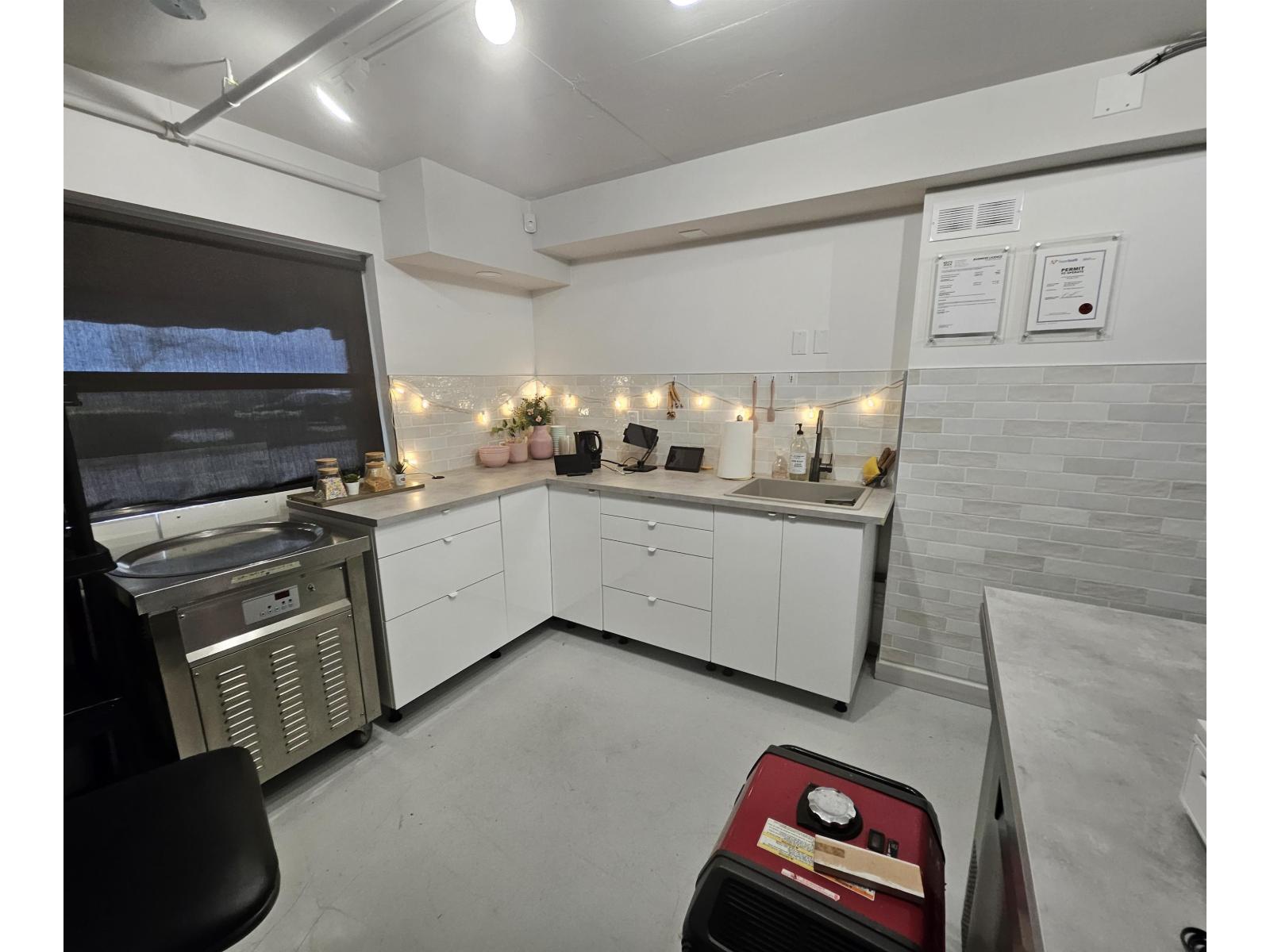 103 15505 MARINE DRIVE, White Rock