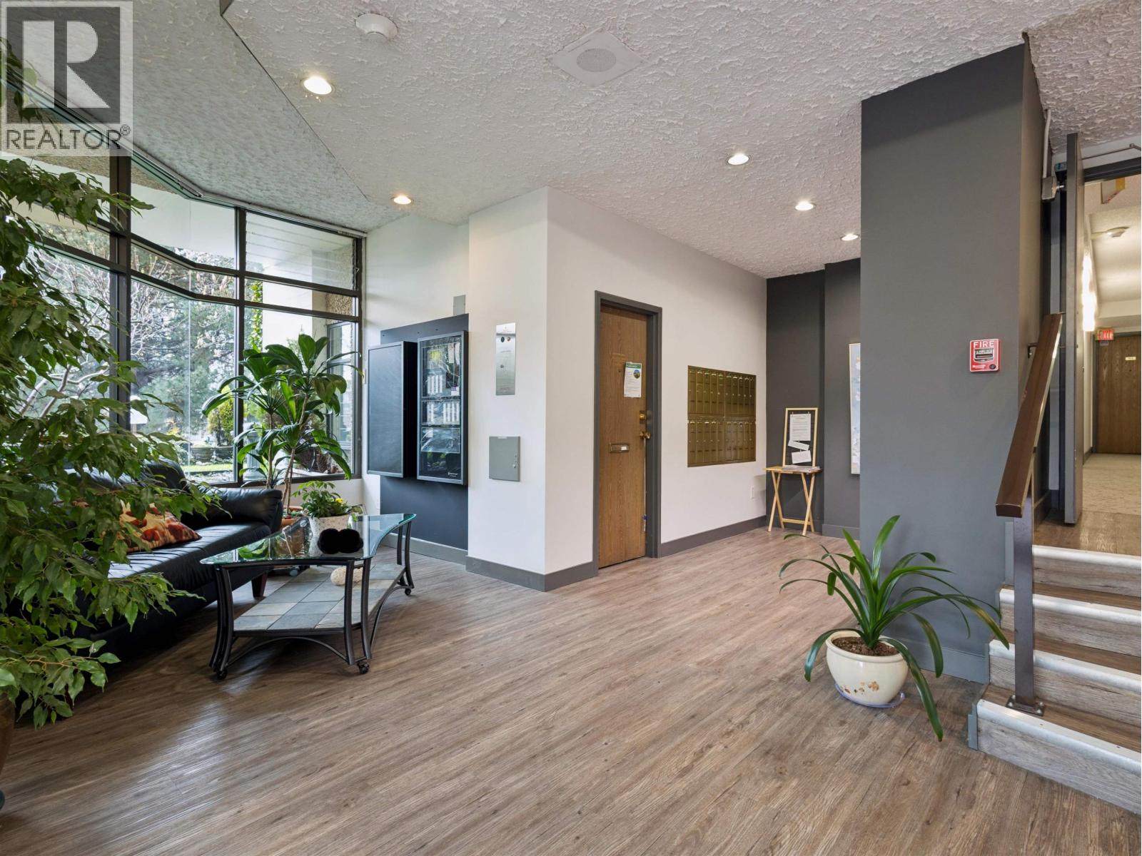 903 701 W VICTORIA PARK