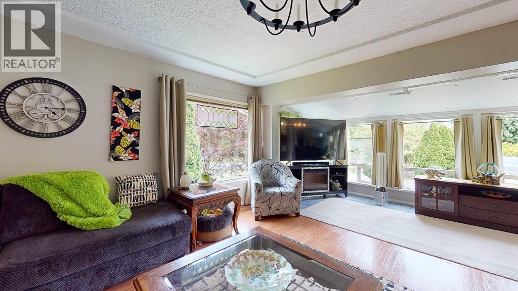 7781 HART ROAD, Halfmoon Bay