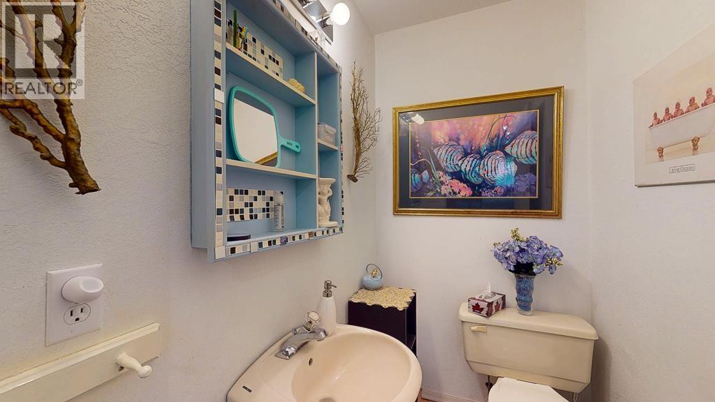 7781 HART ROAD, Halfmoon Bay