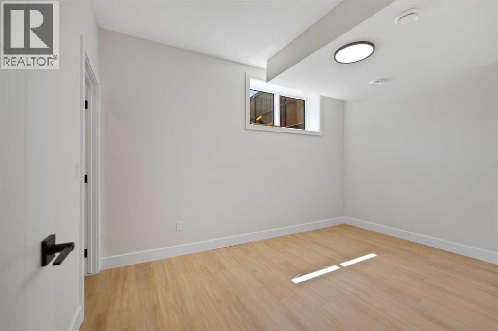 Single Family House for Sale in   Avenue NW Bowness Calgary 