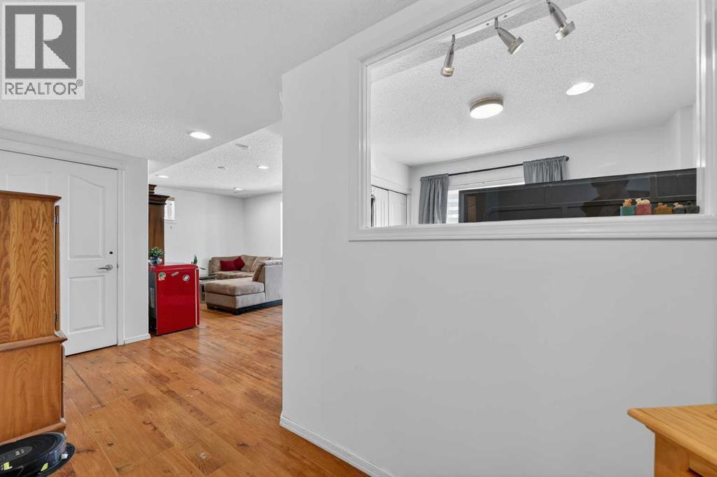 Single Family House for Sale in  Springbluff Boulevard SW Springbank Hill Calgary 