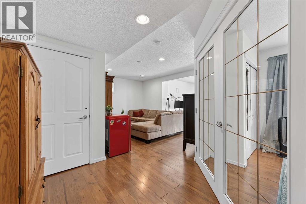 Single Family House for Sale in  Springbluff Boulevard SW Springbank Hill Calgary 