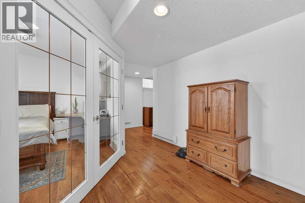 Single Family House for Sale in  Springbluff Boulevard SW Springbank Hill Calgary 