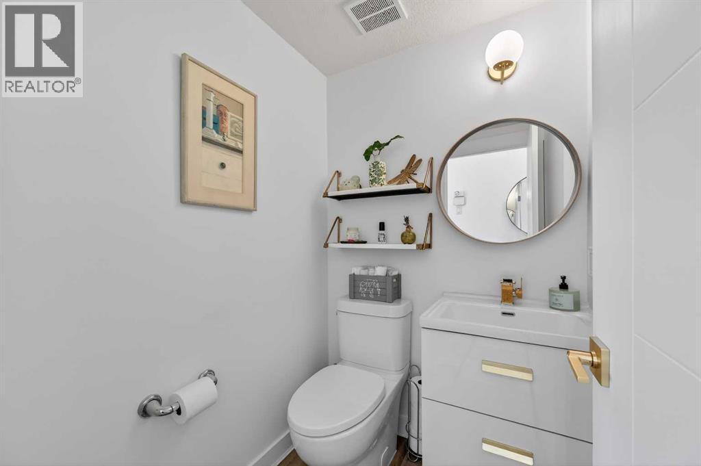 Single Family House for Sale in  Springbluff Boulevard SW Springbank Hill Calgary 