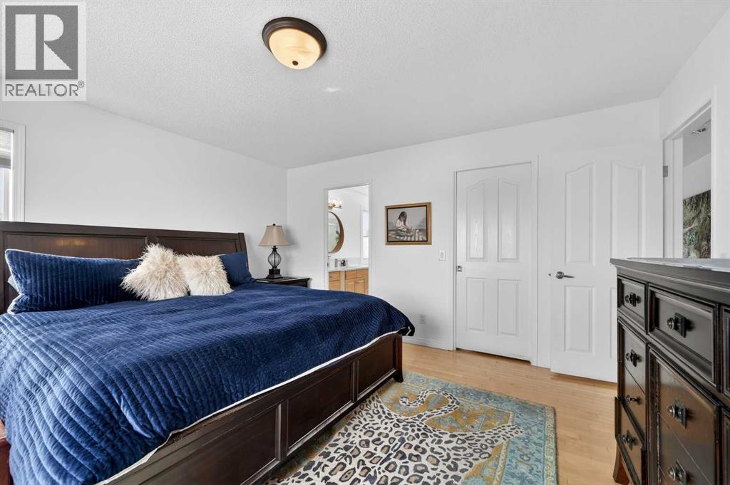 Single Family House for Sale in  Springbluff Boulevard SW Springbank Hill Calgary 