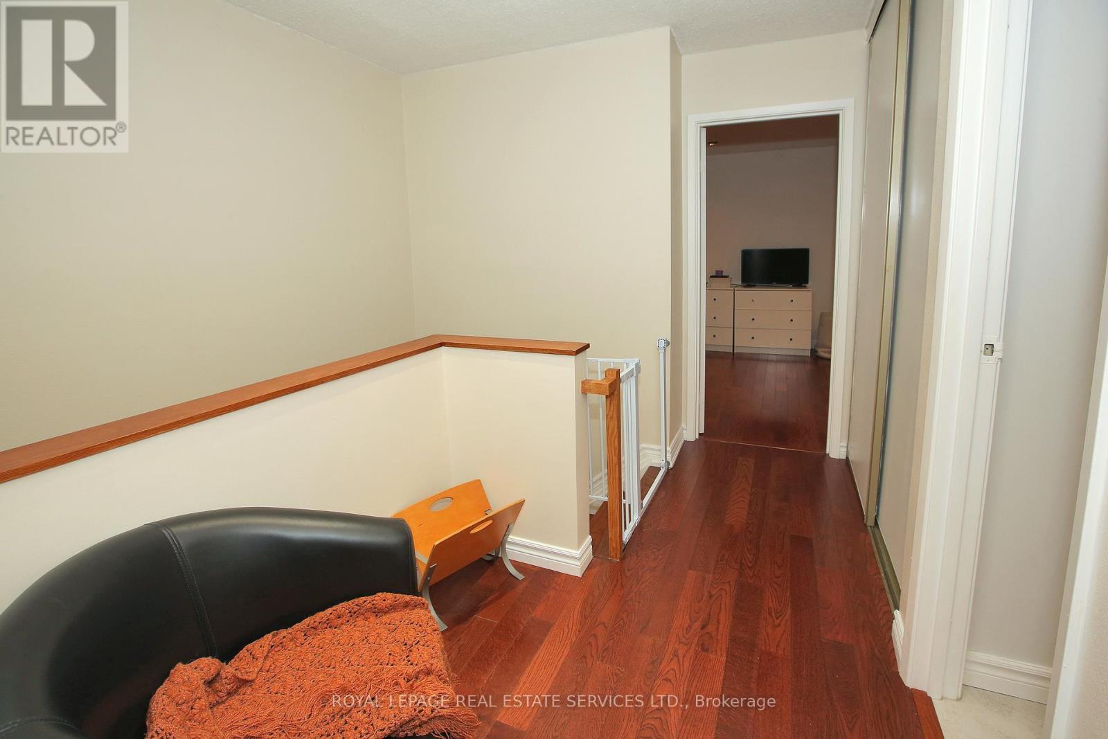 #117 60 HANSON ROAD - 14
