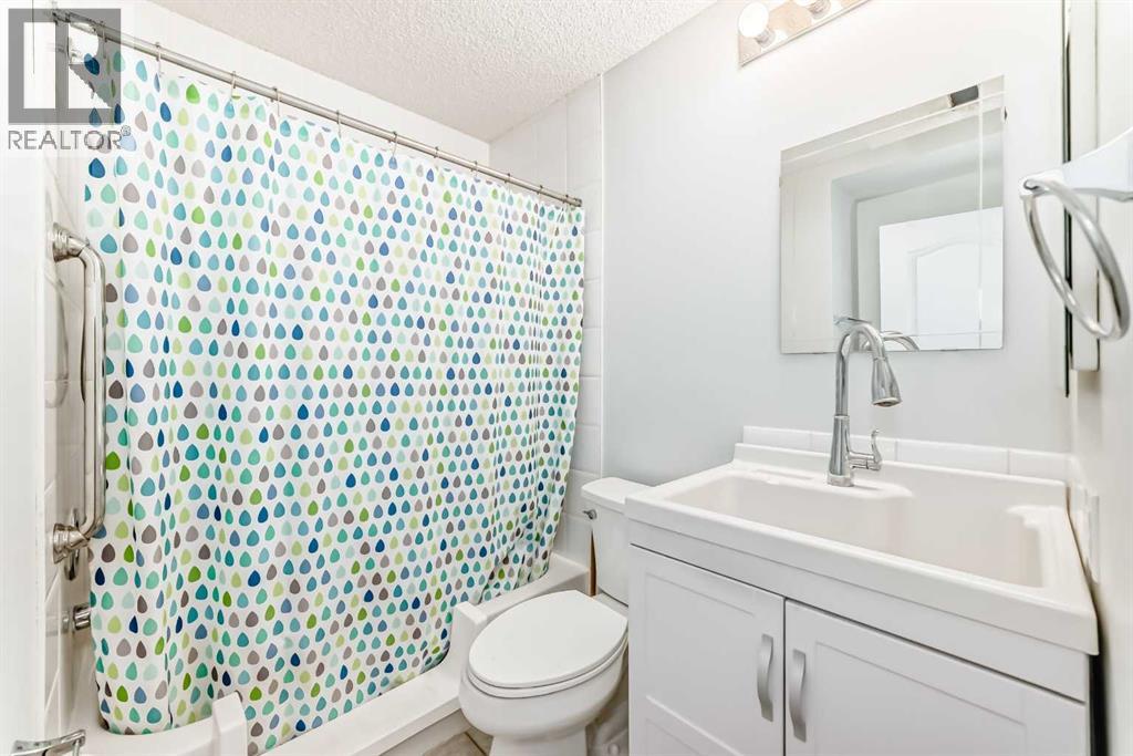 Single Family House 4 Level for Sale in  Sunlake Gardens SE Sundance Calgary 