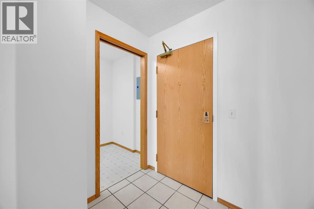 Single Family House for Sale in   Sierra Morena Boulevard SW Signal Hill Calgary 