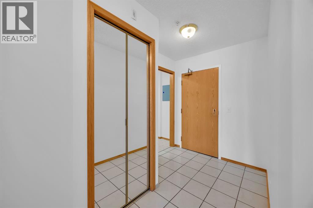 Single Family House for Sale in   Sierra Morena Boulevard SW Signal Hill Calgary 