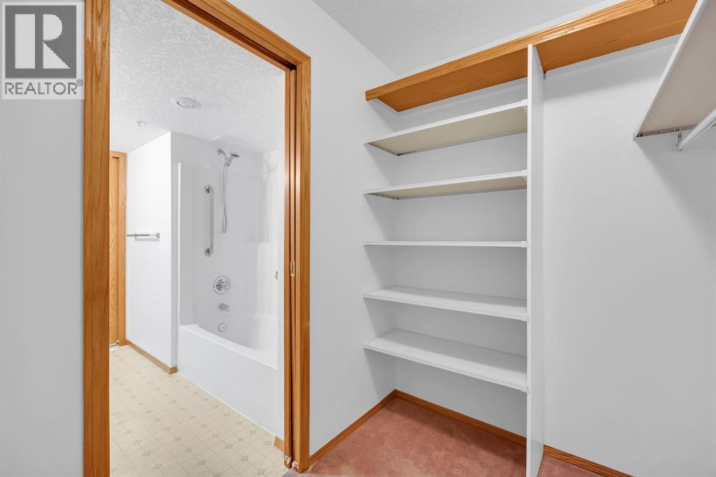 Single Family House for Sale in   Sierra Morena Boulevard SW Signal Hill Calgary 