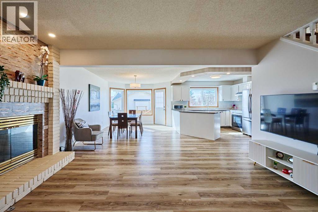 15 Hawkbury Close NW, Calgary, Alberta