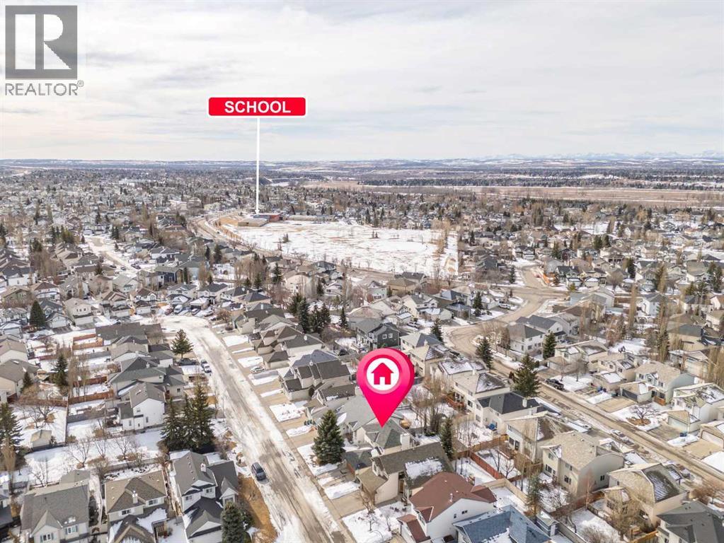 Single Family House for Sale in  Douglas Ridge Close SE Douglasdale/Glen Calgary 