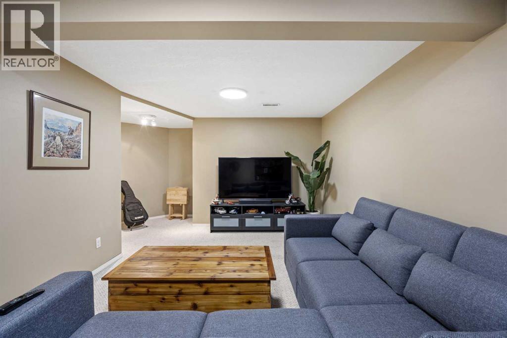 Single Family House for Sale in  Douglas Ridge Close SE Douglasdale/Glen Calgary 