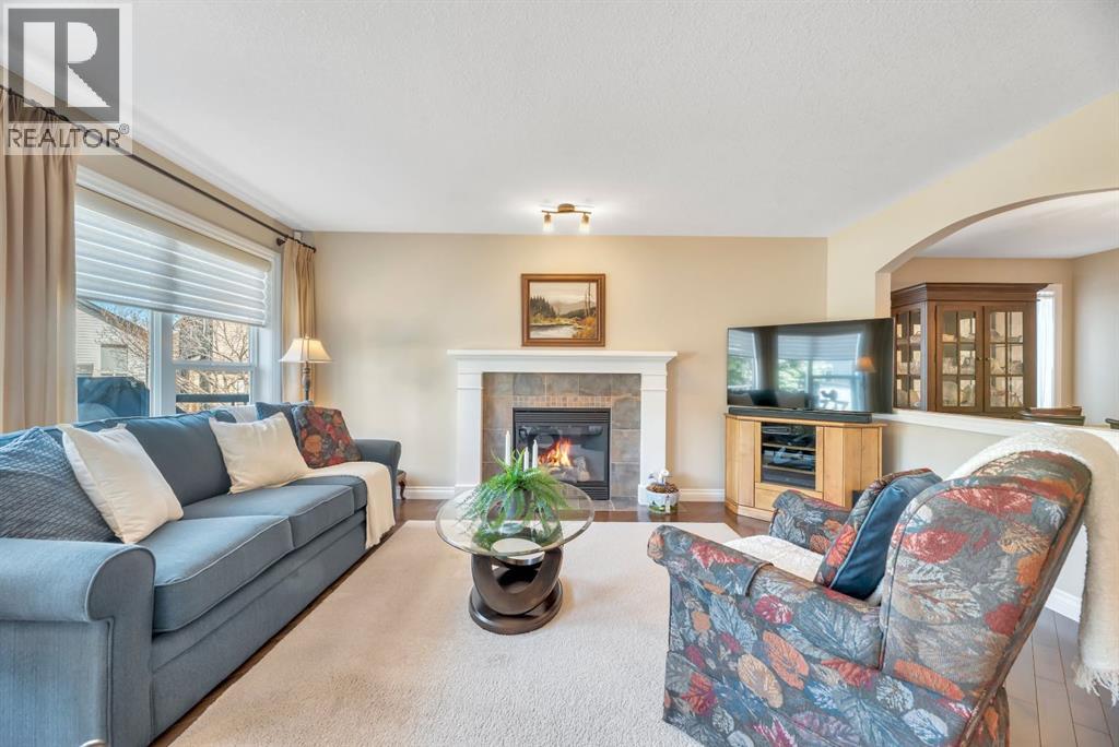 Single Family House for Sale in  Everhollow Crescent SW Evergreen Calgary 