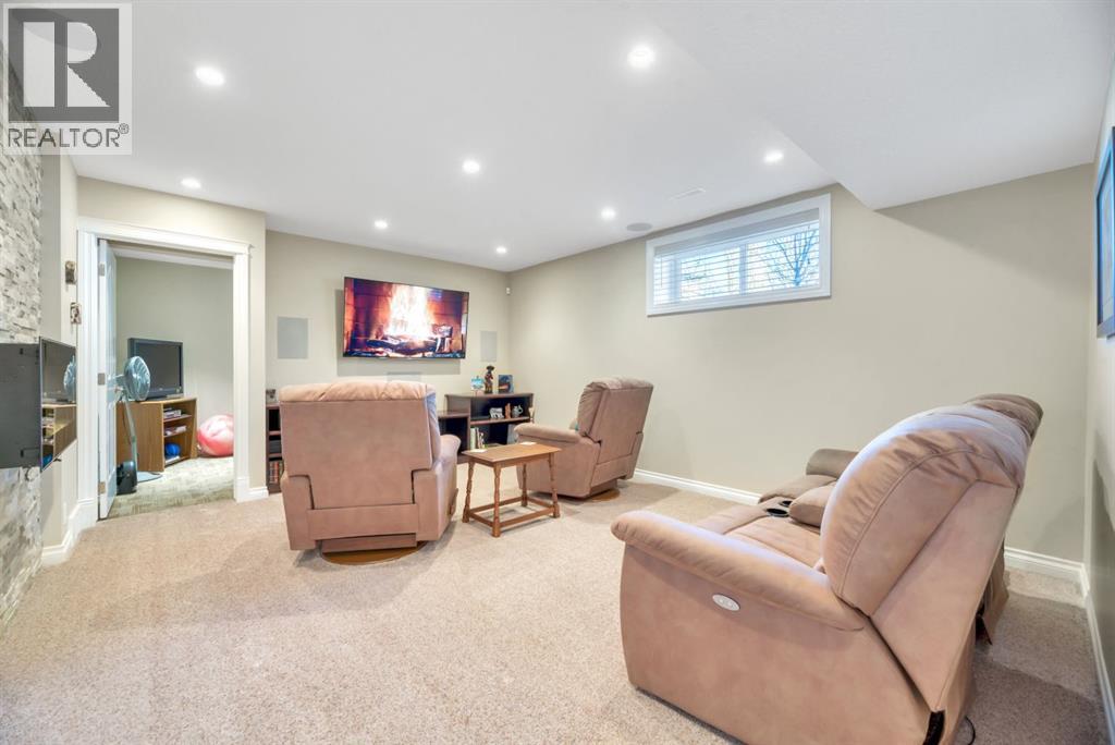 Single Family House for Sale in  Everhollow Crescent SW Evergreen Calgary 