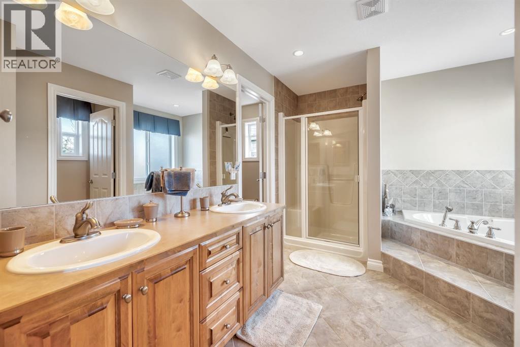 Single Family House for Sale in  Everhollow Crescent SW Evergreen Calgary 