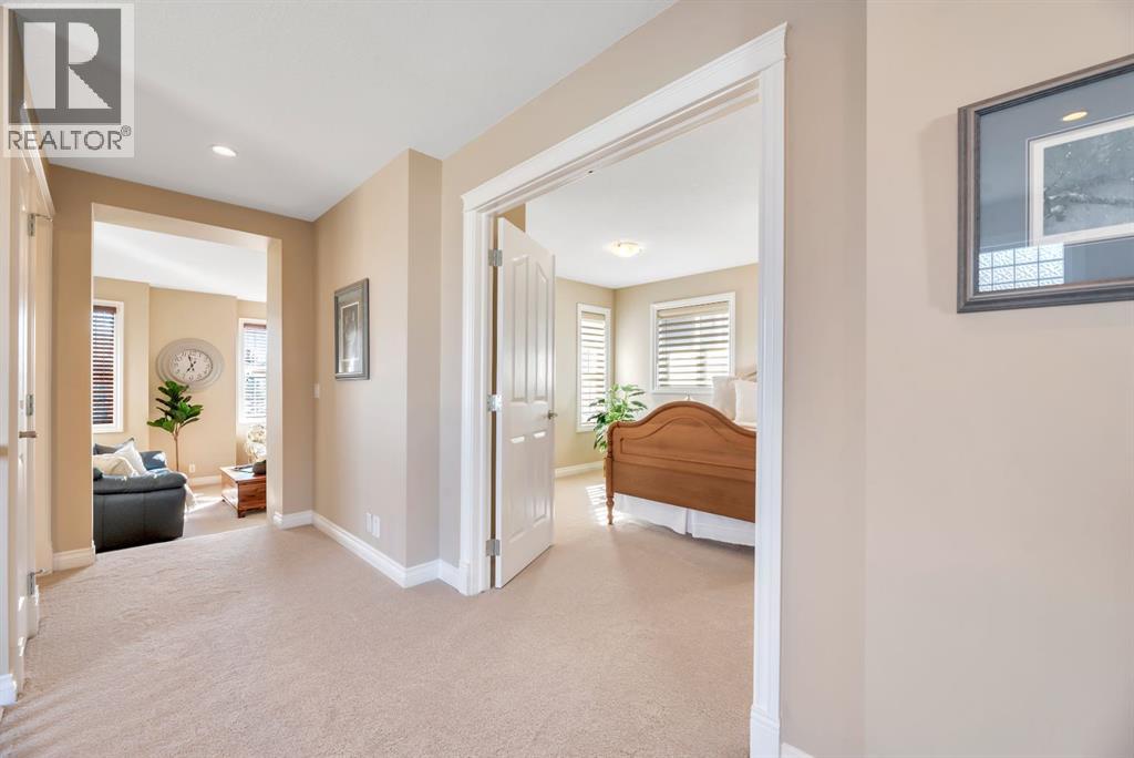 Single Family House for Sale in  Everhollow Crescent SW Evergreen Calgary 