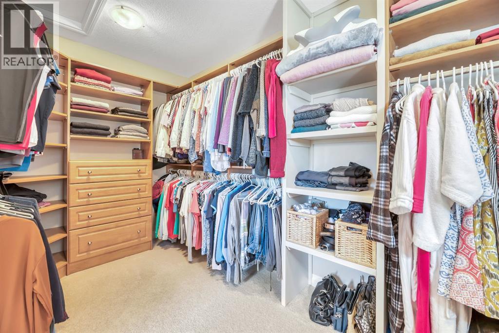 Single Family House for Sale in  Everhollow Crescent SW Evergreen Calgary 