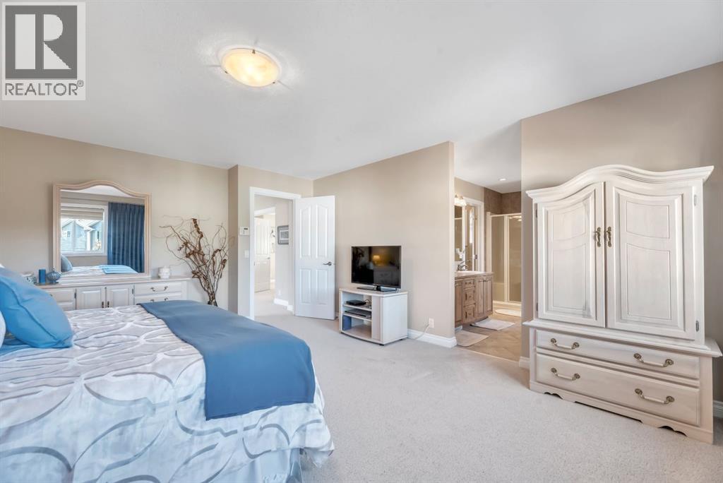 Single Family House for Sale in  Everhollow Crescent SW Evergreen Calgary 