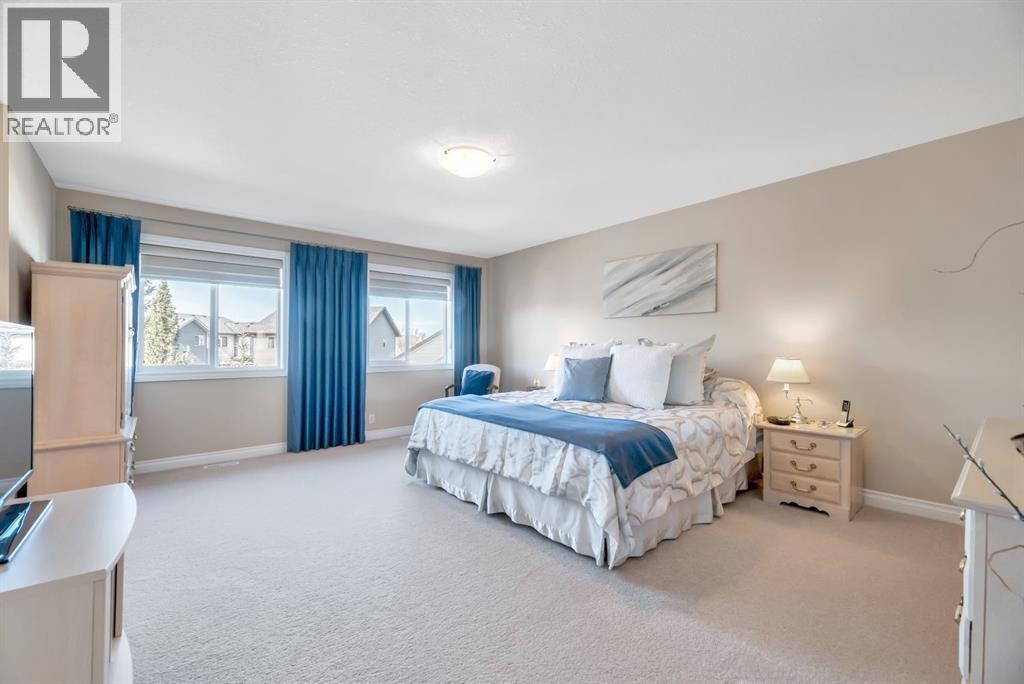 Single Family House for Sale in  Everhollow Crescent SW Evergreen Calgary 