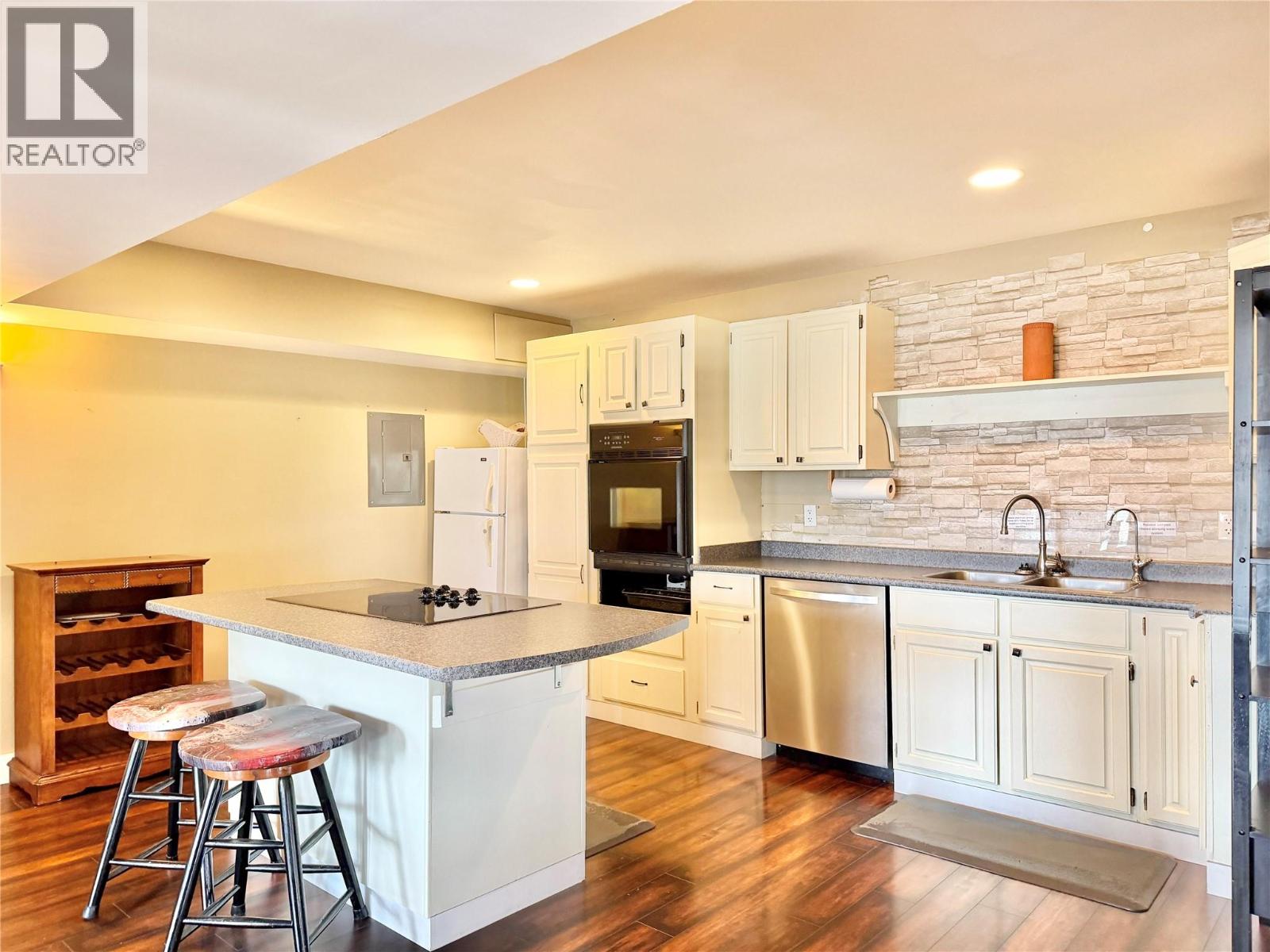 614 Wilson Mountain Road, Oliver